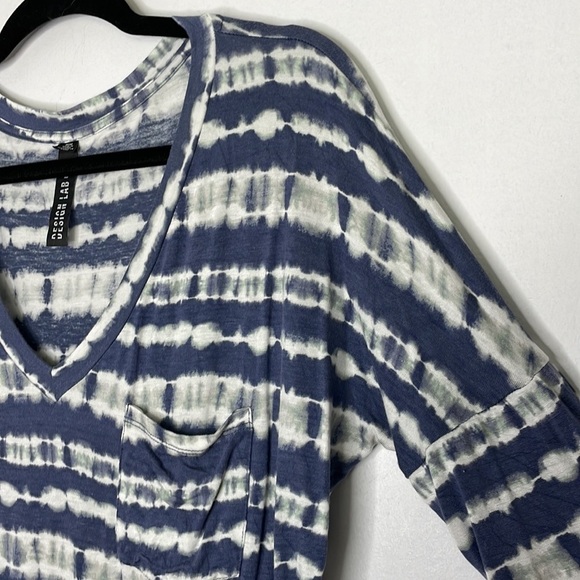 Design Lab tie dye stripes stretchy pocket v neckline long sleeve top - Picture 3 of 7